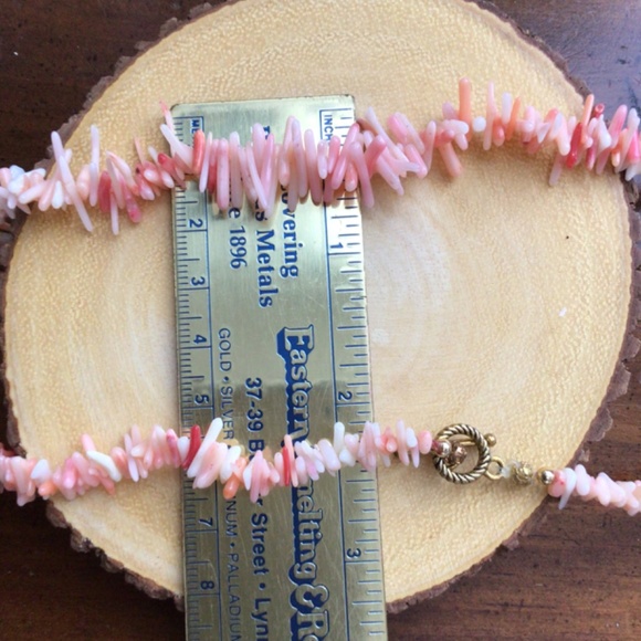 Pink and white coral chip necklace - Picture 7 of 7